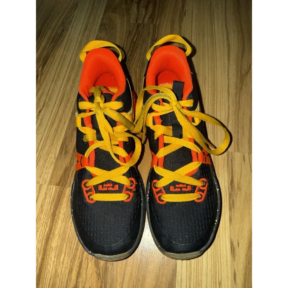 Nike Lebron witness 7‎ Boys Youth 4Y 4 sneakers Tennis shoes